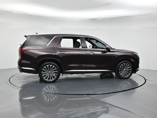 Used 2024 Hyundai Palisade Calligraphy FWD image 2
