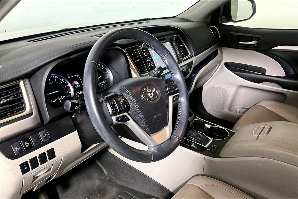 Used 2019 Toyota Highlander XLE FWD image 10
