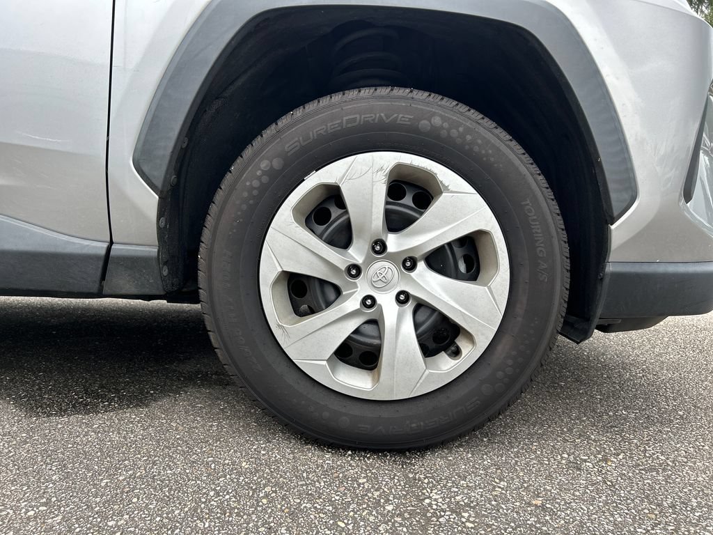 Used 2020 Toyota RAV4 LE FWD image 7
