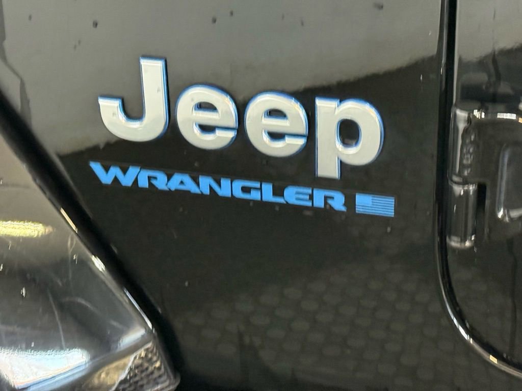 Used 2023 Jeep Wrangler Unlimited Sahara w/ Cold Weather Group image 40