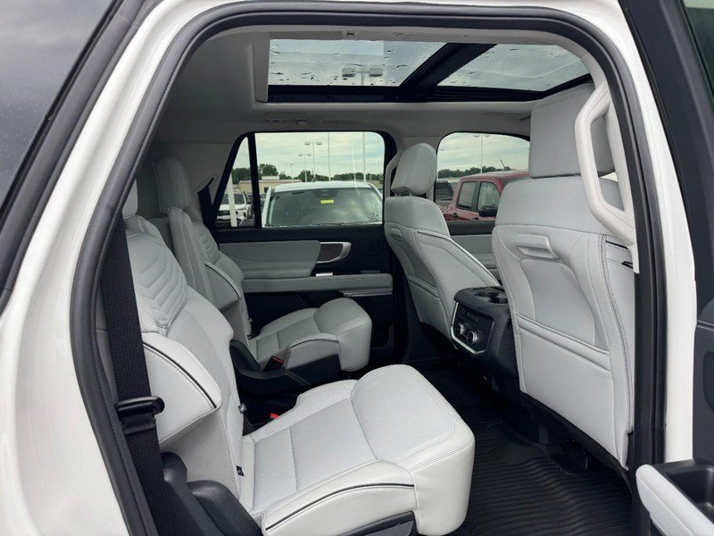 Certified 2025 Ford Expedition Max Platinum w/ Platinum Ultimate Package AWD/4WD image 10