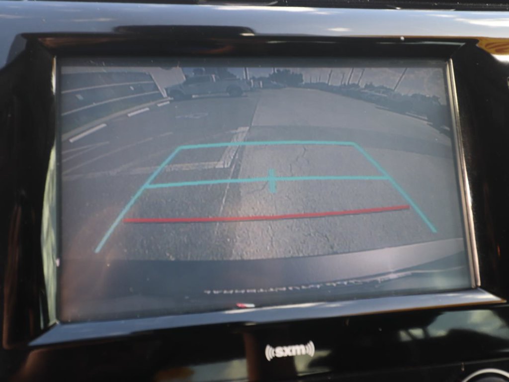 Used 2020 Toyota Camry SE FWD image 4