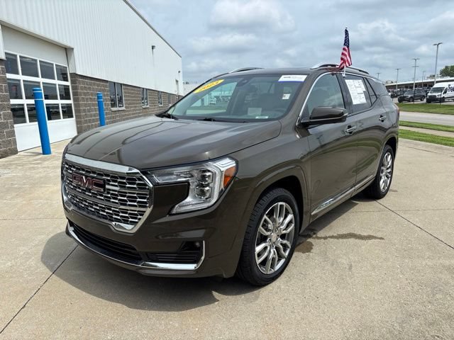 Used 2023 GMC Terrain Denali w/ Denali Premium Package AWD/4WD image 5