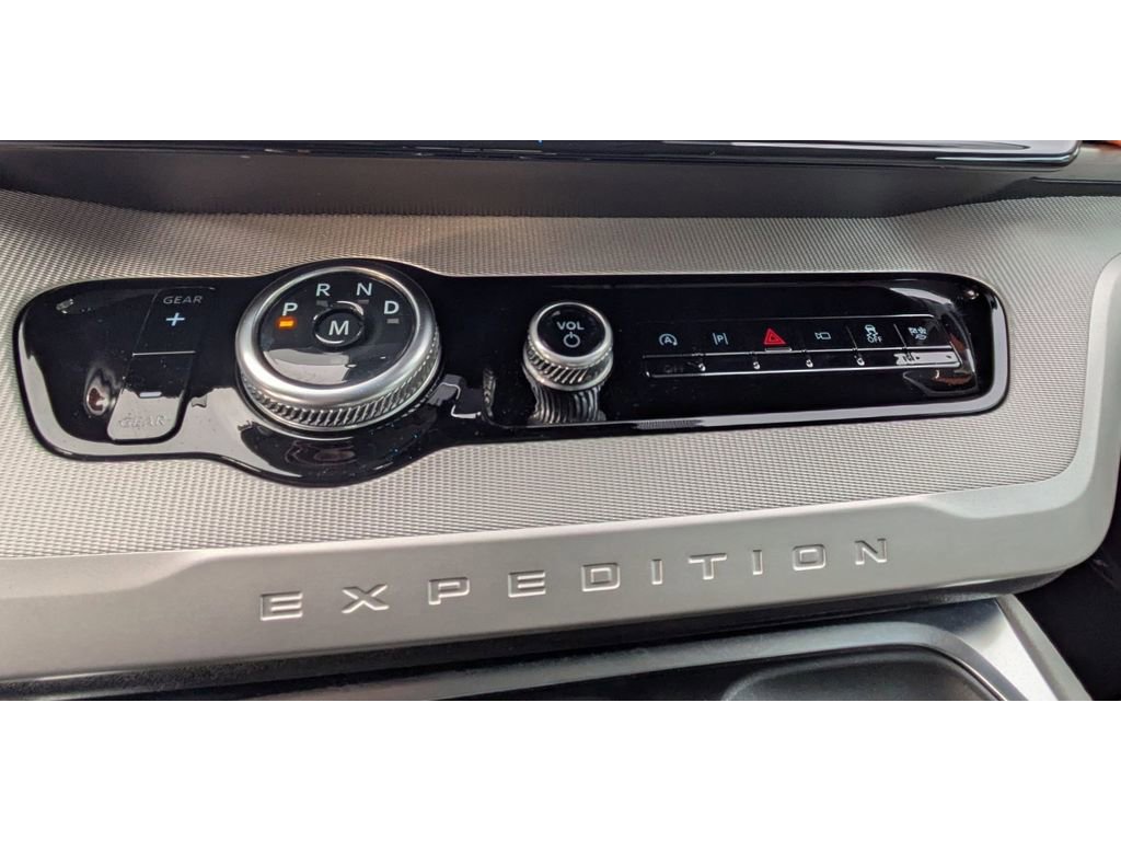 Certified 2025 Ford Expedition Active image 21