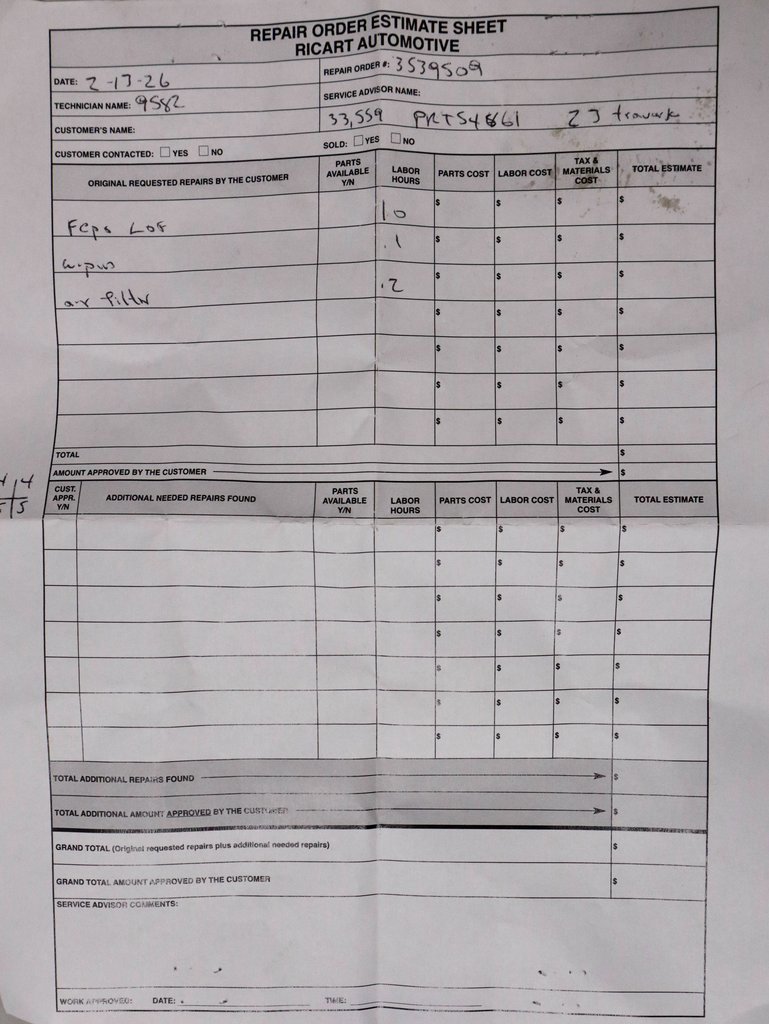 Used 2023 Chevrolet Traverse LT image 9