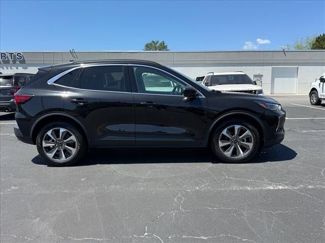 Certified 2023 Ford Escape Platinum AWD/4WD image 3