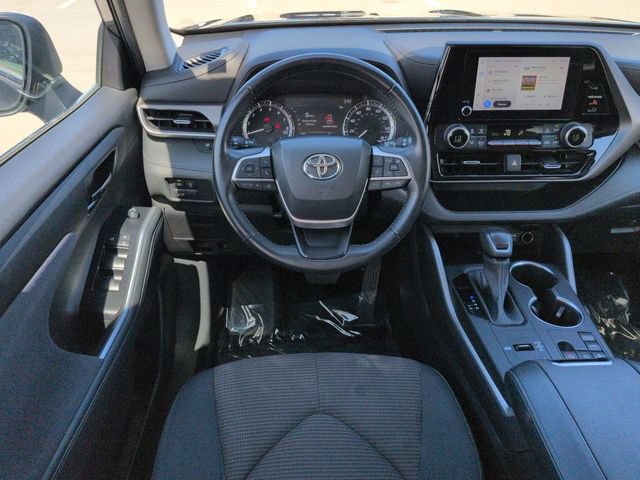 Used 2023 Toyota Highlander LE FWD image 16
