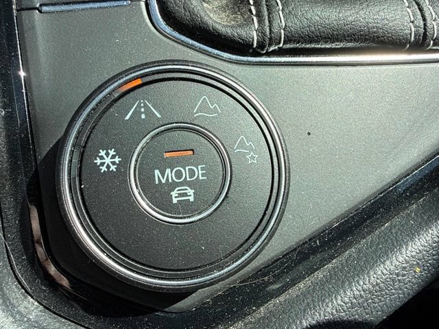 Used 2025 Volkswagen Taos SEL AWD/4WD image 26