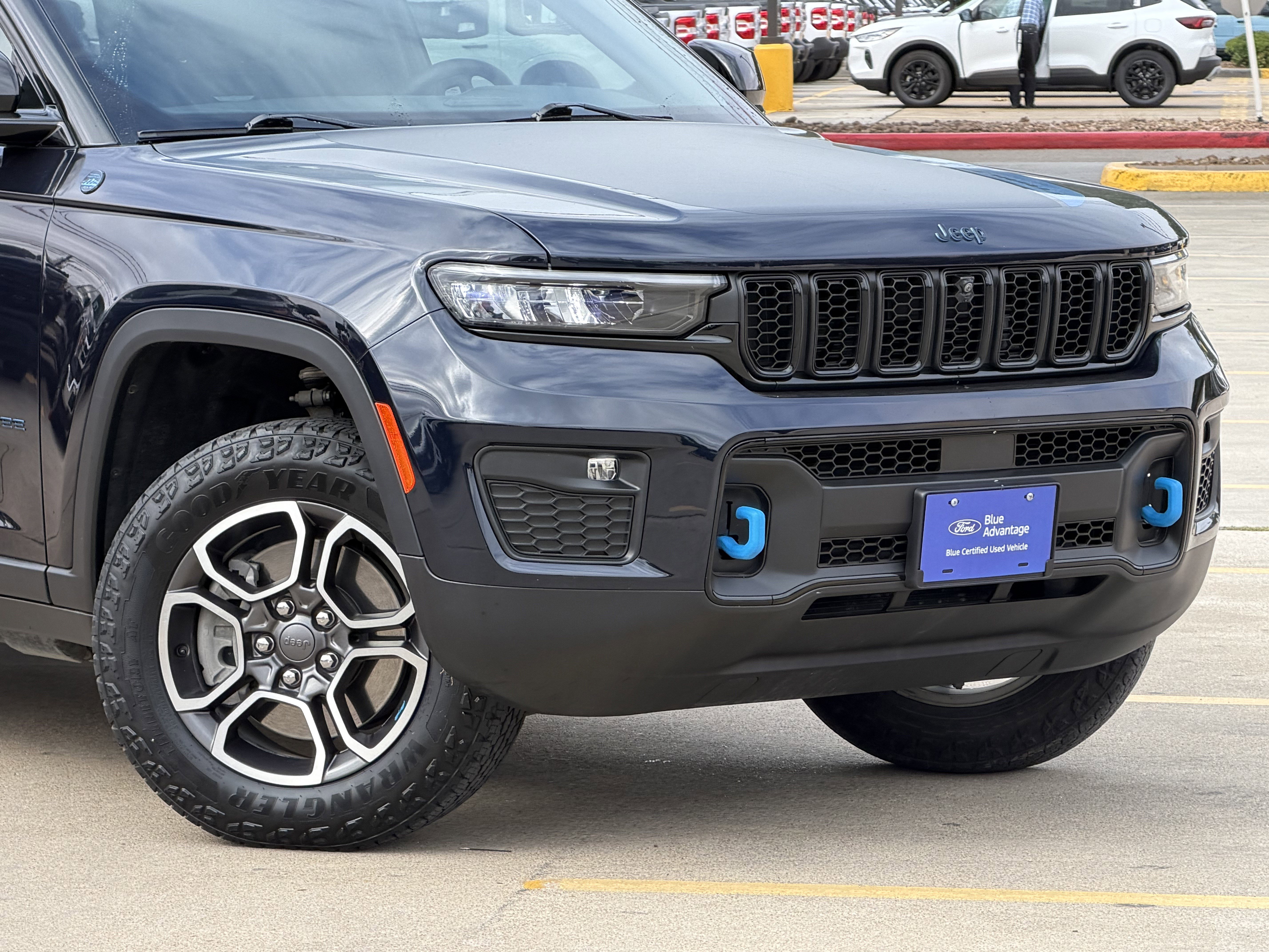Used 2022 Jeep Grand Cherokee Trailhawk w/ Luxury Tech Group III AWD/4WD image 2