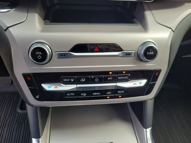 Certified 2022 Ford Explorer XLT w/ Equipment Group 202A RWD image 17