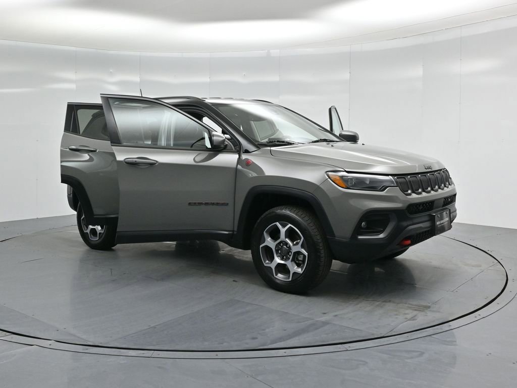 Used 2022 Jeep Compass Trailhawk w/ Trailhawk Elite Group image 32