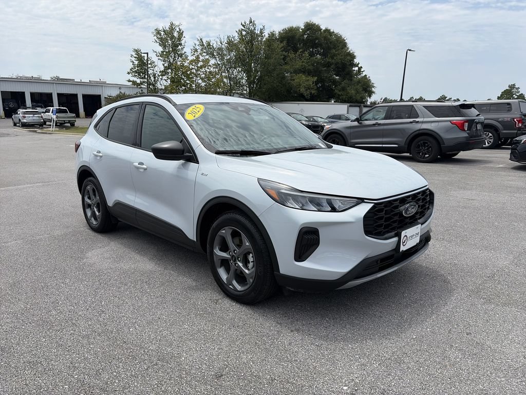 Certified 2025 Ford Escape ST-Line FWD image 9