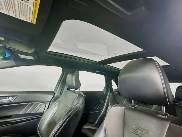 Certified 2019 Ford Edge ST w/ Cold Weather Package AWD/4WD image 28