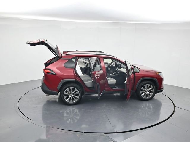 Used 2020 Toyota RAV4 XLE Premium FWD image 44