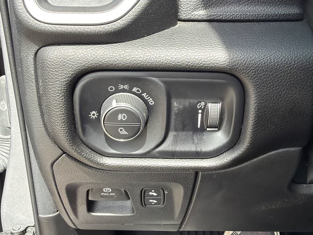 Used 2022 RAM 1500 Big Horn AWD/4WD image 32