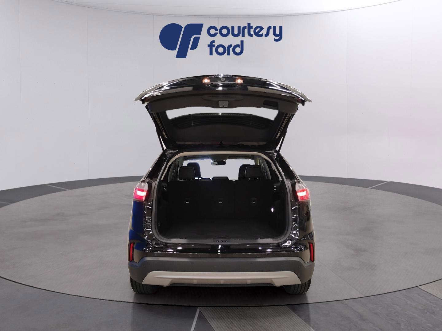 Certified 2024 Ford Edge SEL image 8