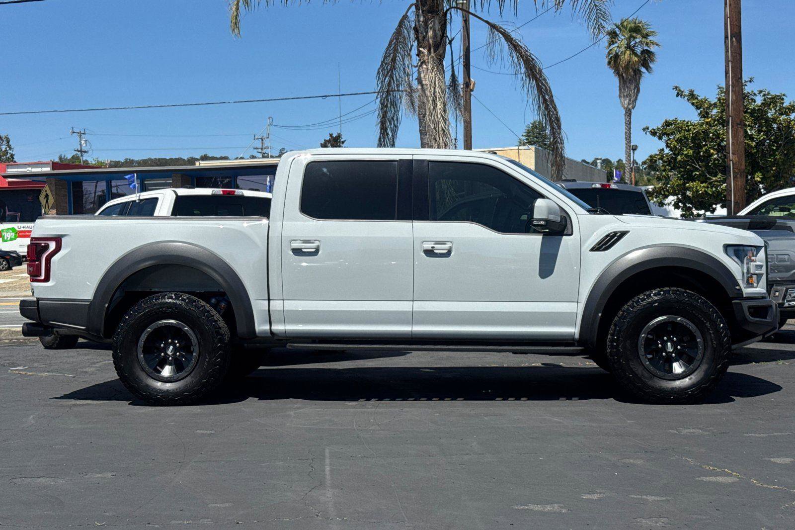 Certified 2017 Ford F150 Raptor w/ Equipment Group 802A Luxury image 25