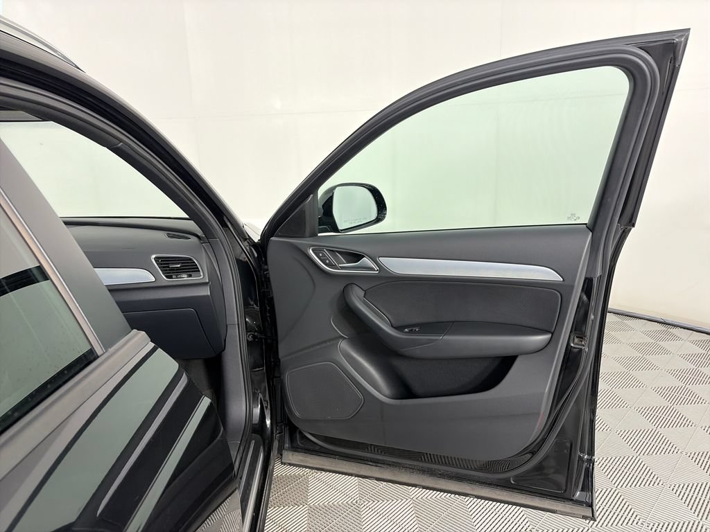 Used 2018 Audi Q3 2.0T Premium AWD/4WD image 31