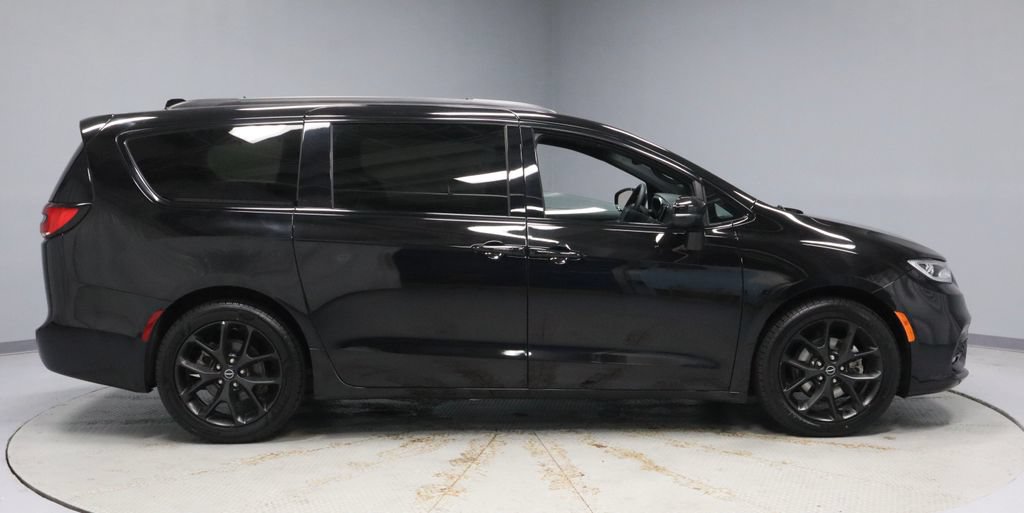Used 2025 Chrysler Pacifica Limited FWD image 12