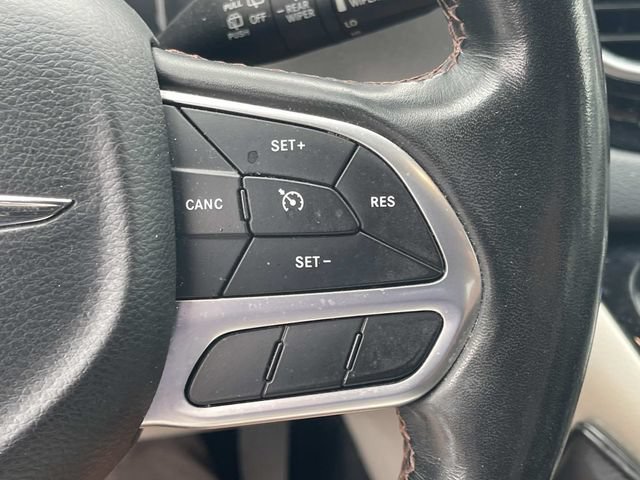 Used 2020 Chrysler Pacifica Touring-L FWD image 39