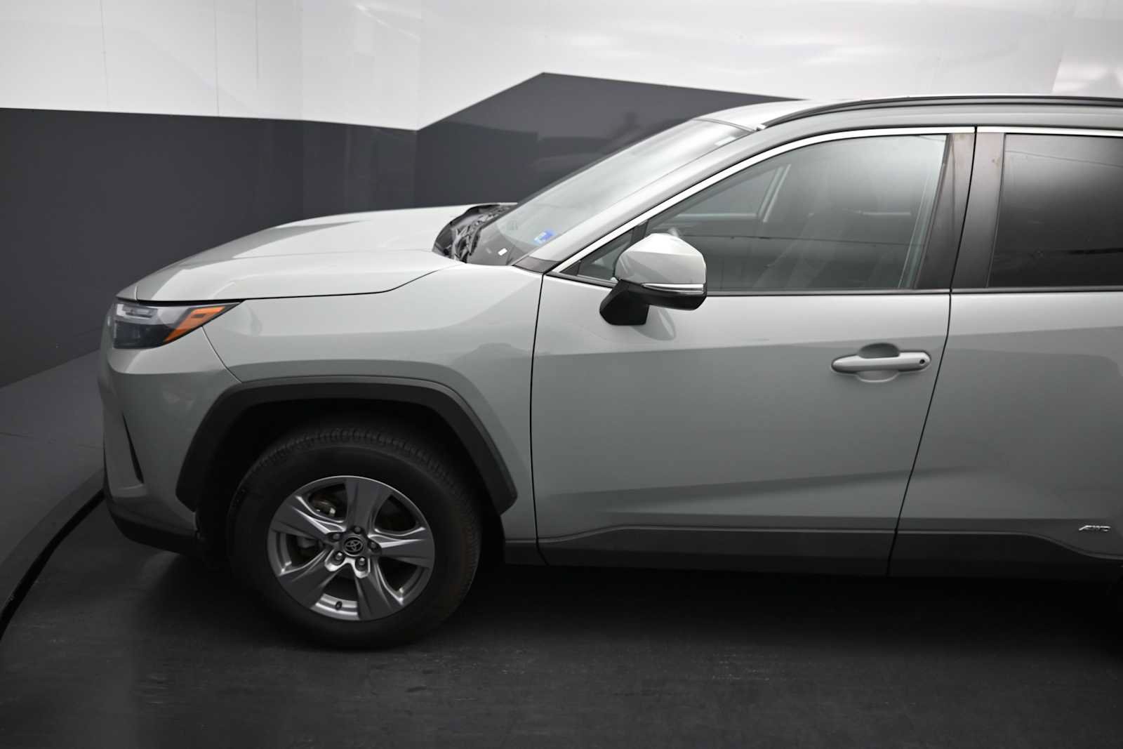 Used 2022 Toyota RAV4 XLE w/ XLE Grade Weather Package AWD/4WD image 7