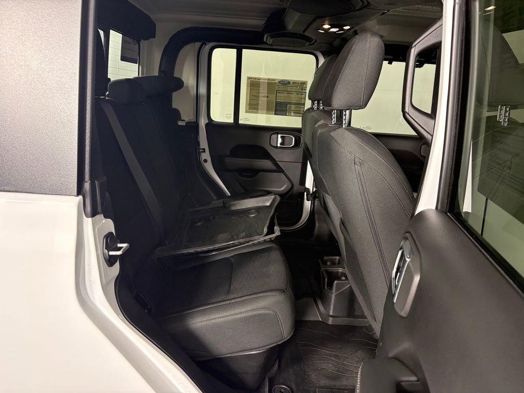 Used 2020 Jeep Gladiator Overland AWD/4WD image 32