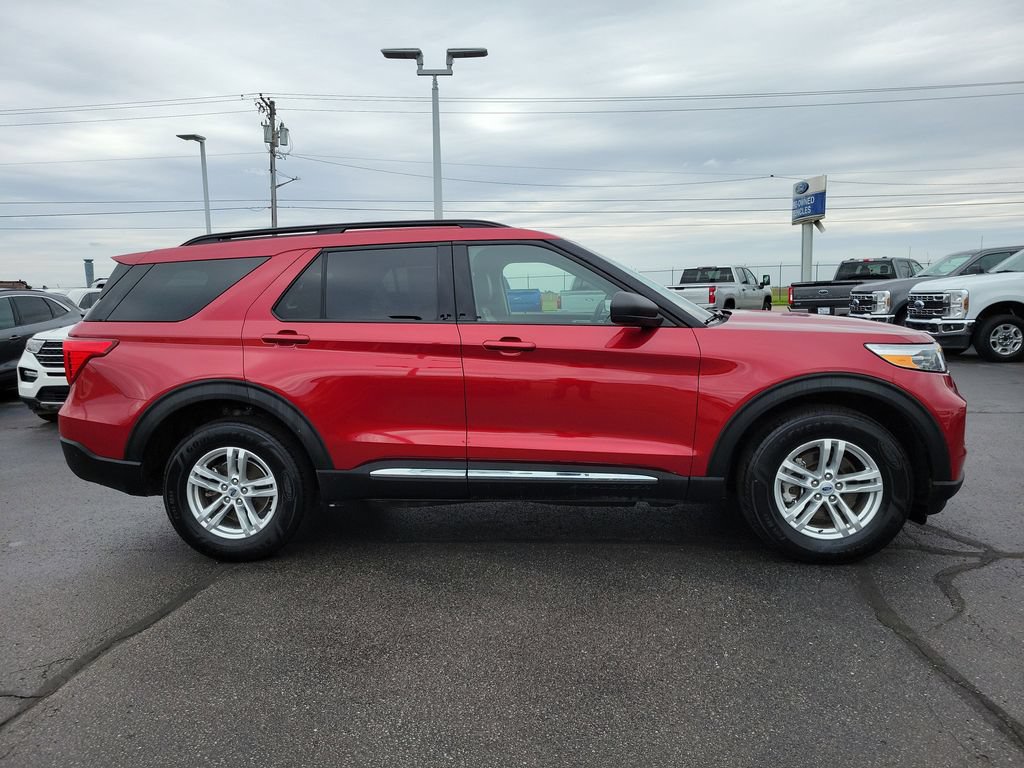 Certified 2023 Ford Explorer XLT w/ Equipment Group 202A AWD/4WD image 3