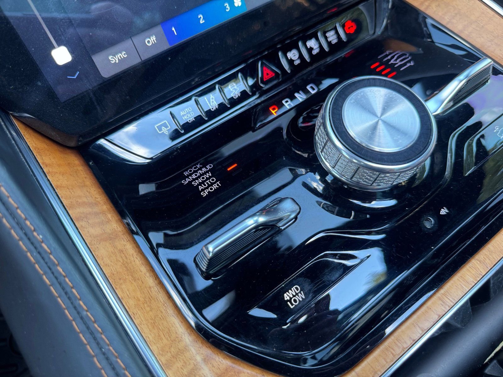 Used 2022 Jeep Grand Wagoneer Series III w/ Rear Seat Video Group 1 image 33