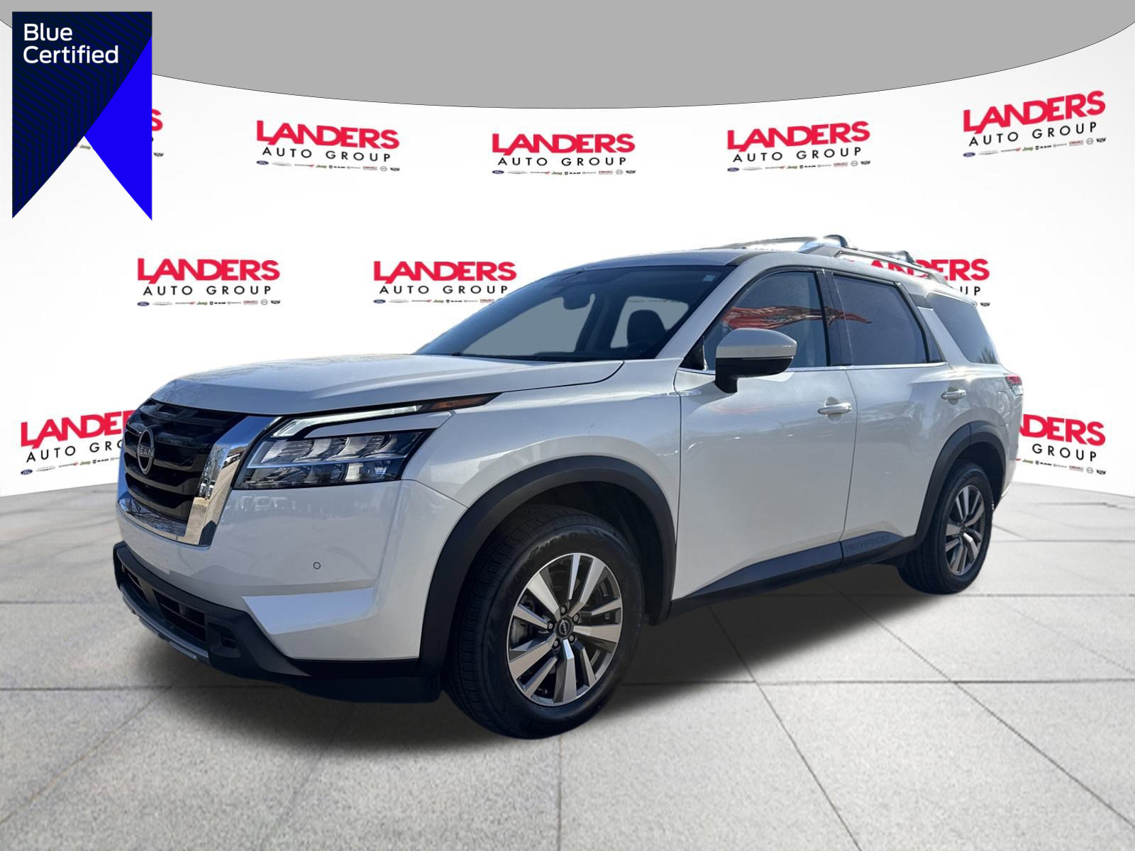 Used 2023 Nissan Pathfinder SL image 1