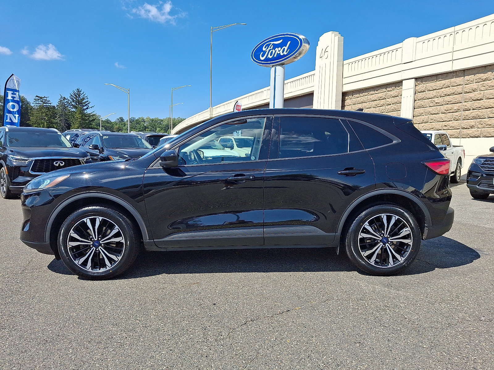 Certified 2022 Ford Escape SE w/ SE Sport Appearance Package image 5