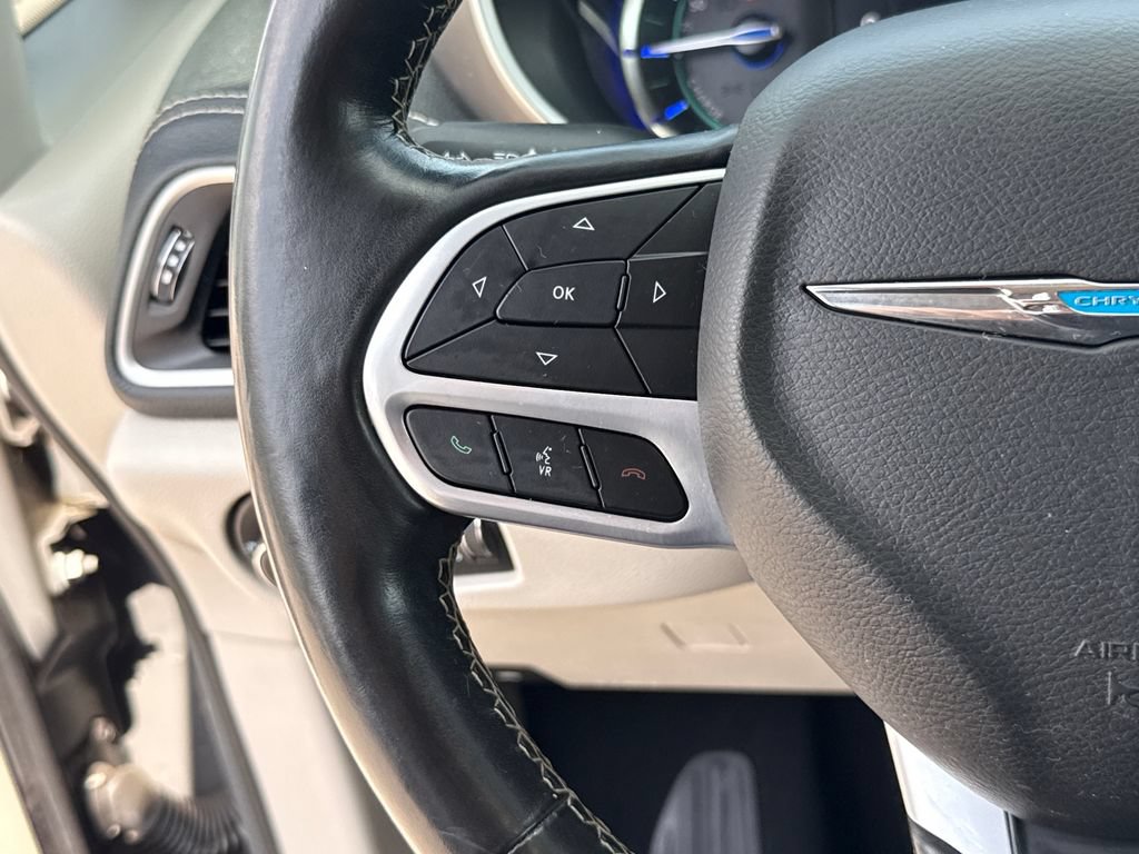 Used 2021 Chrysler Pacifica Touring-L FWD image 15