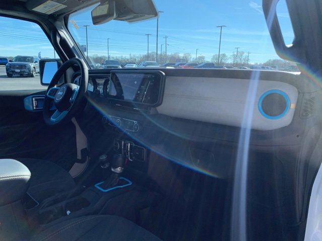 Used 2024 Jeep Wrangler Unlimited Sahara w/ Technology Group image 15