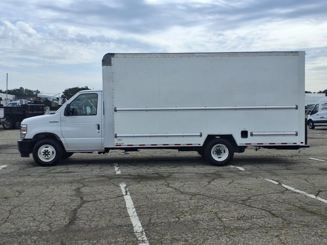 Certified 2022 Ford E-350 and Econoline 350 Super Duty RWD image 33
