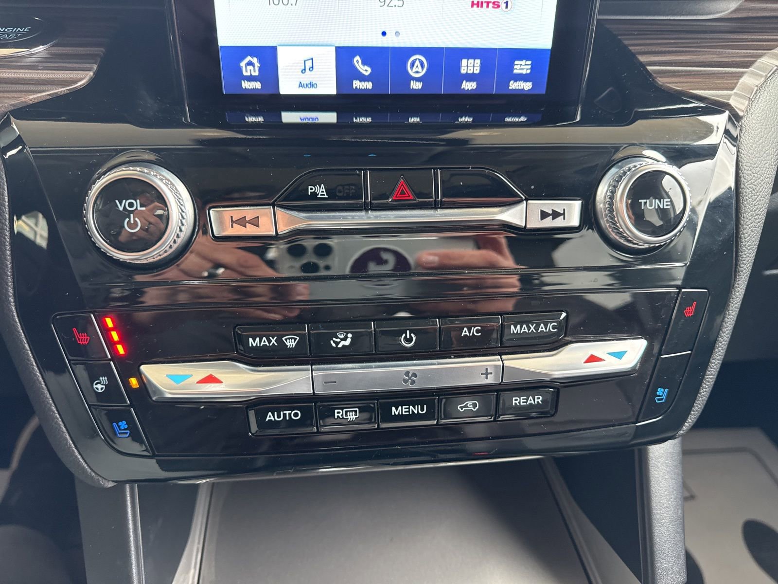 Certified 2024 Ford Explorer Limited w/ Limited Technology Package image 36