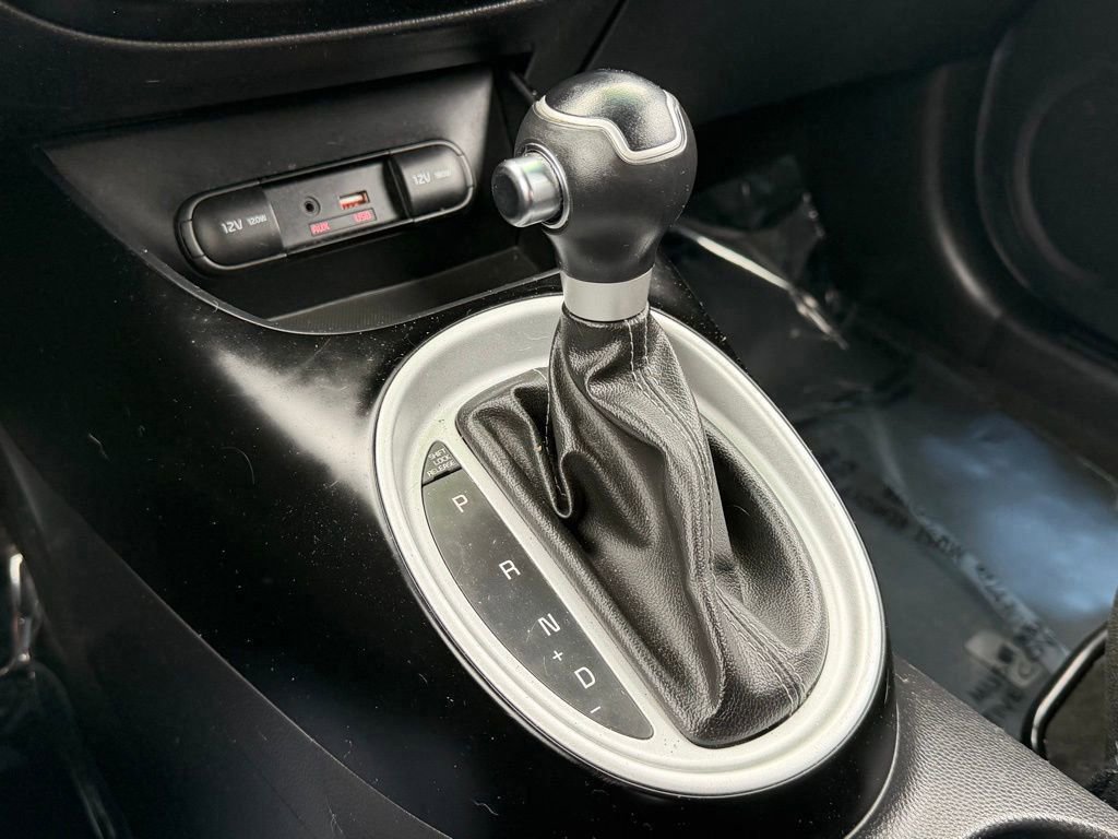 Used 2017 Kia Soul + image 6
