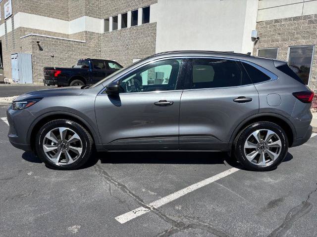 Certified 2025 Ford Escape Platinum AWD/4WD image 2