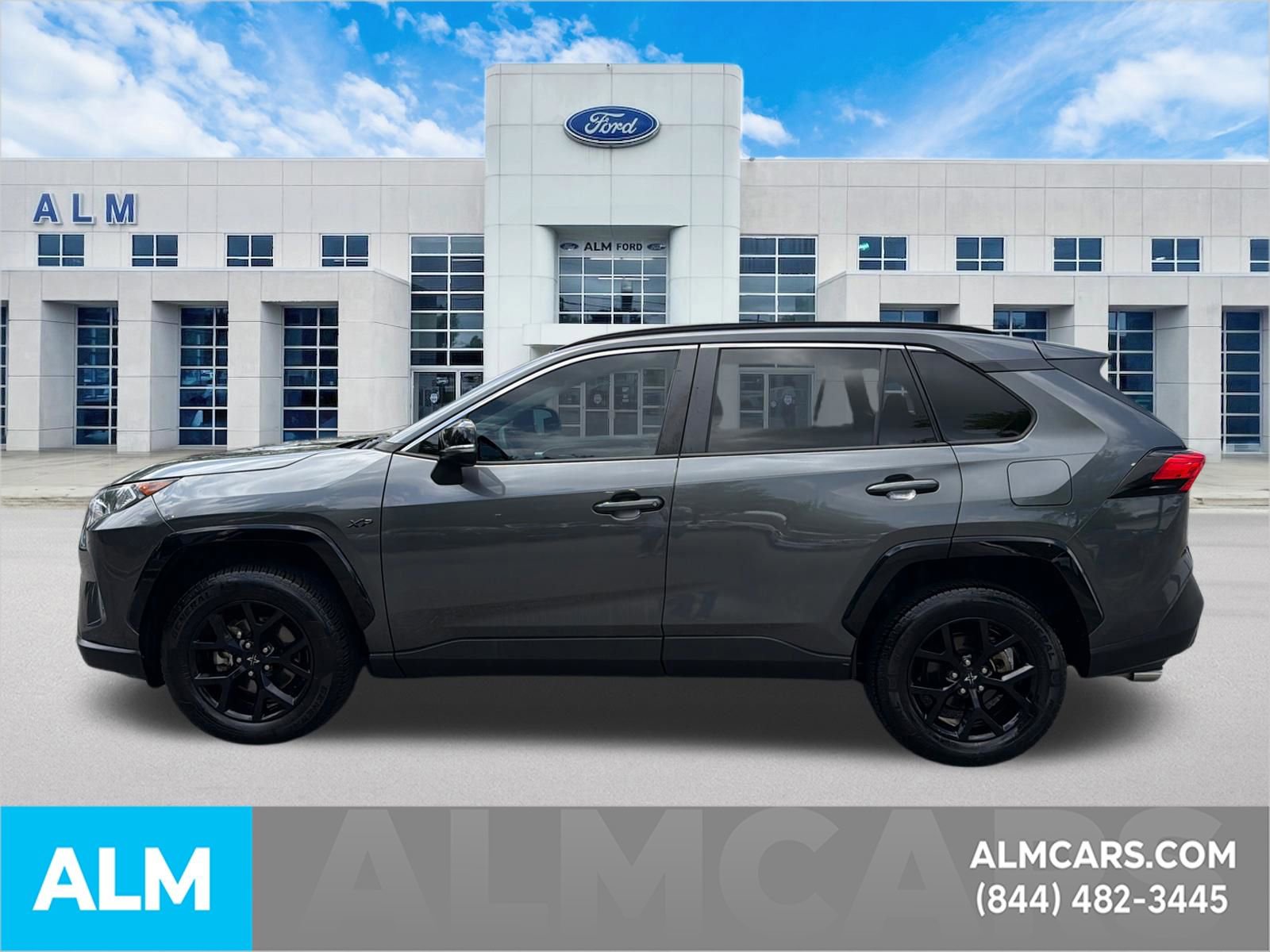 Used 2021 Toyota RAV4 XLE w/ Convenience Package FWD image 9