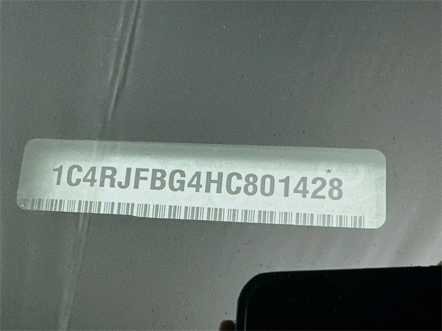 Used 2017 Jeep Grand Cherokee Limited image 18