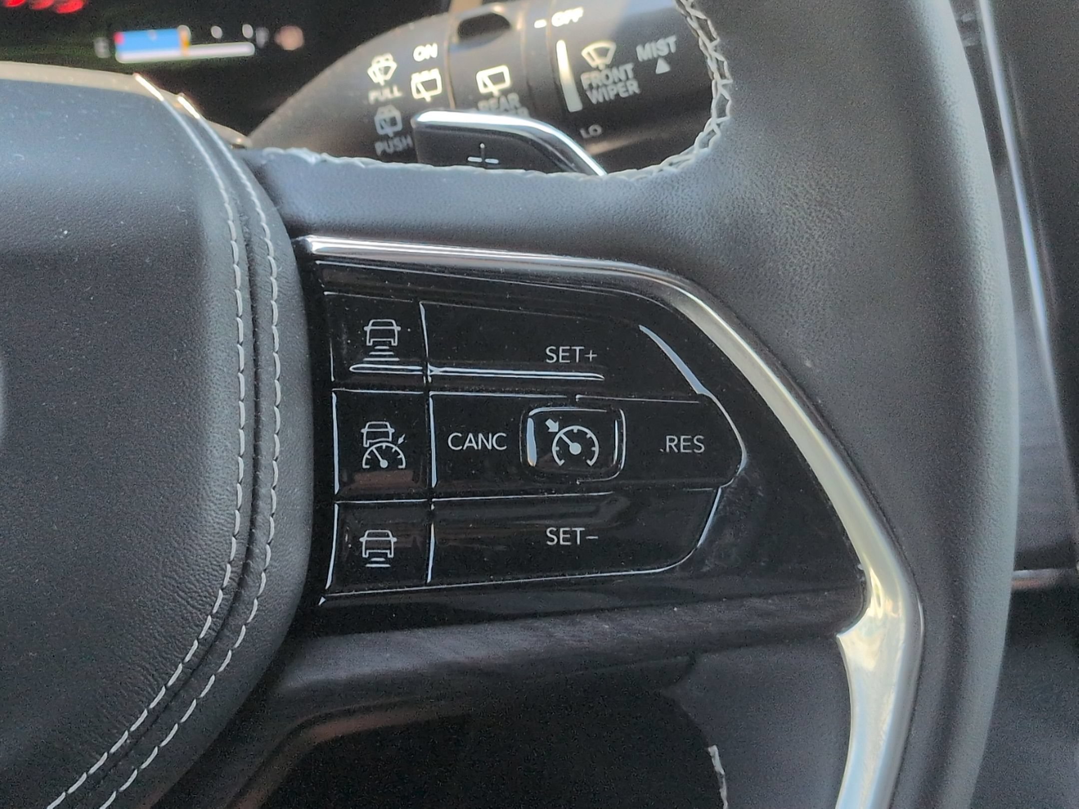 Used 2023 Jeep Grand Cherokee Overland AWD/4WD image 19