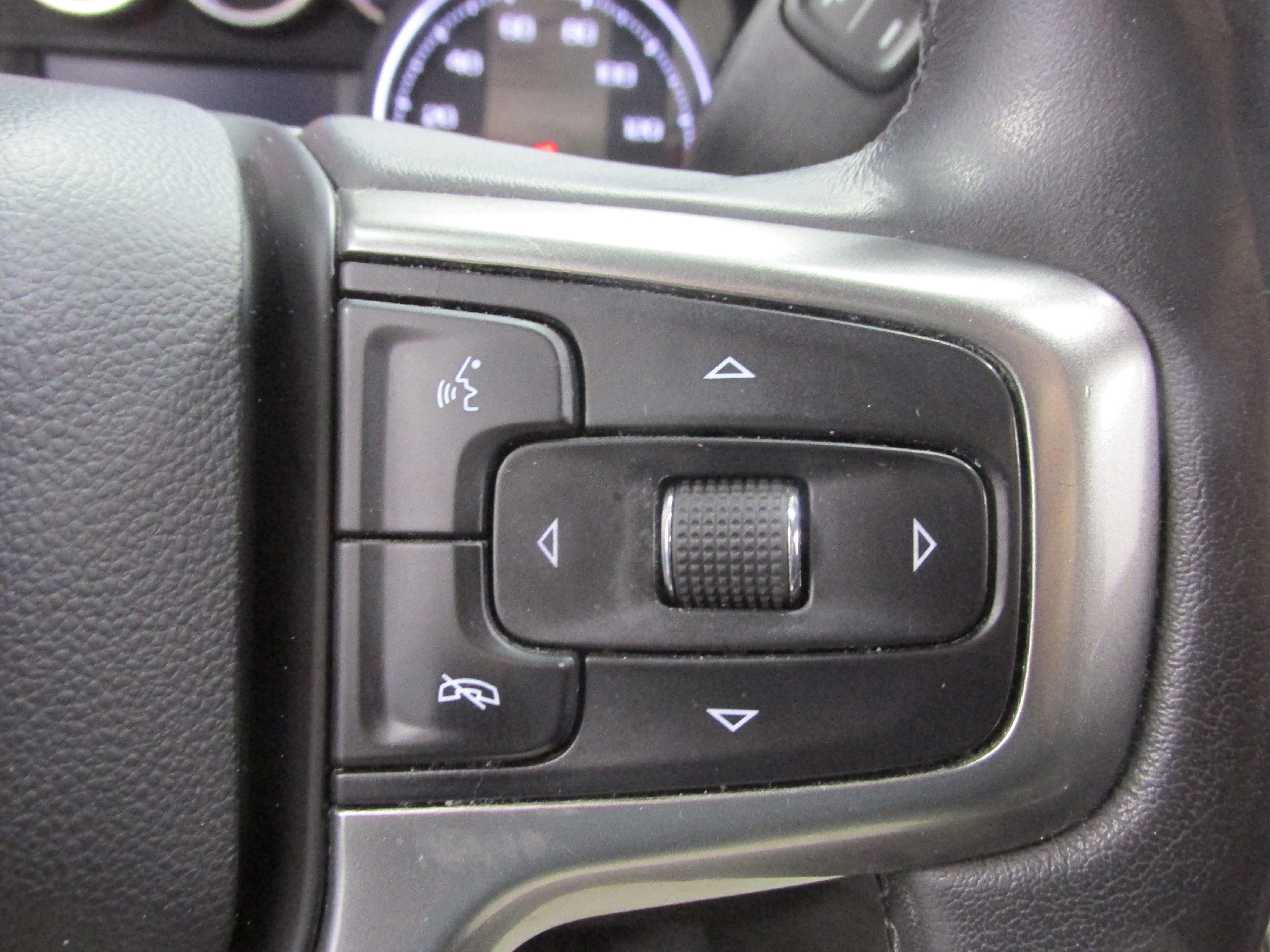 Used 2020 Chevrolet Silverado 1500 RST image 32