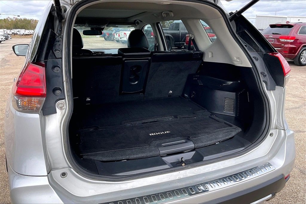 Used 2017 Nissan Rogue SL w/ SL Premium Package image 37