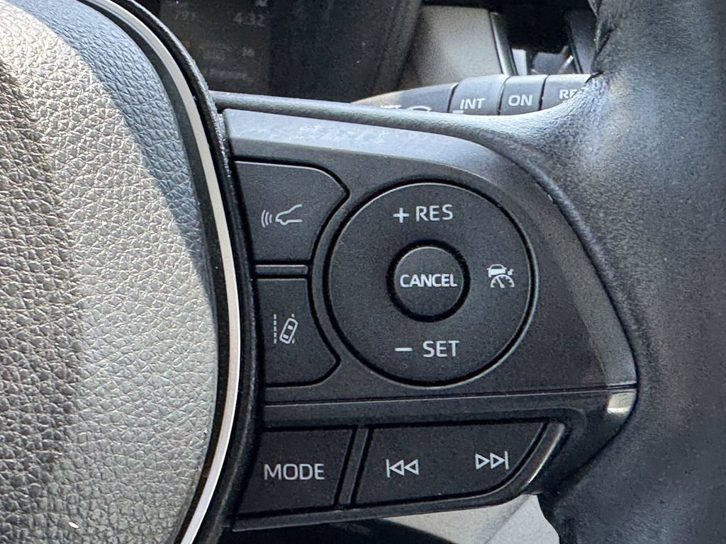 Used 2022 Toyota Corolla Cross LE FWD image 21