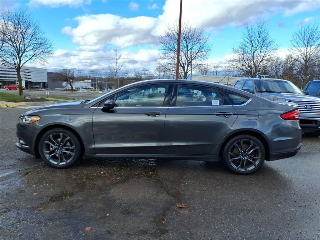 Certified 2018 Ford Fusion SE w/ Equipment Group 201A image 2