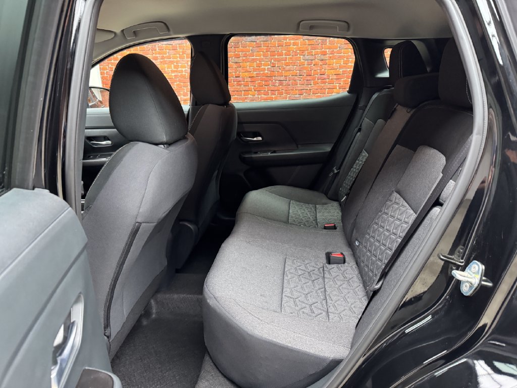 Used 2025 Nissan Kicks SV AWD/4WD image 22