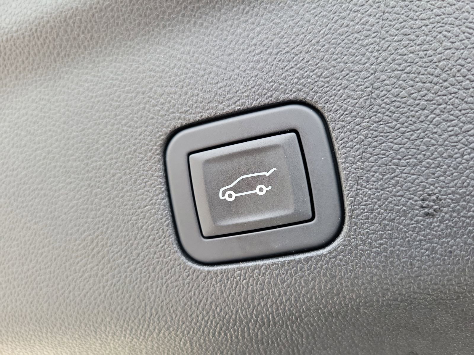 Used 2025 Chevrolet Suburban Premier AWD/4WD image 8
