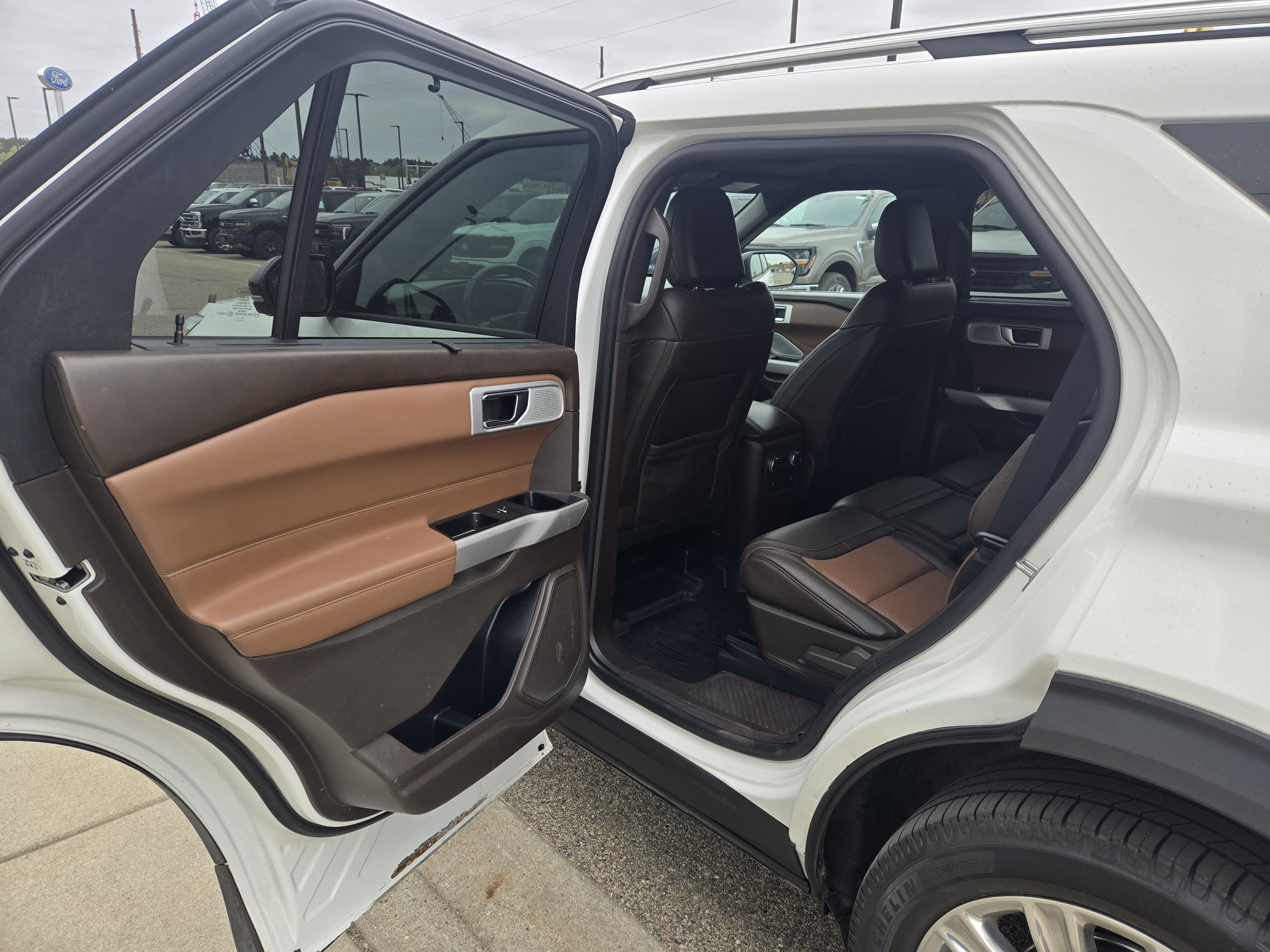 Certified 2022 Ford Explorer King Ranch w/ Class IV Trailer Tow Package AWD/4WD image 12