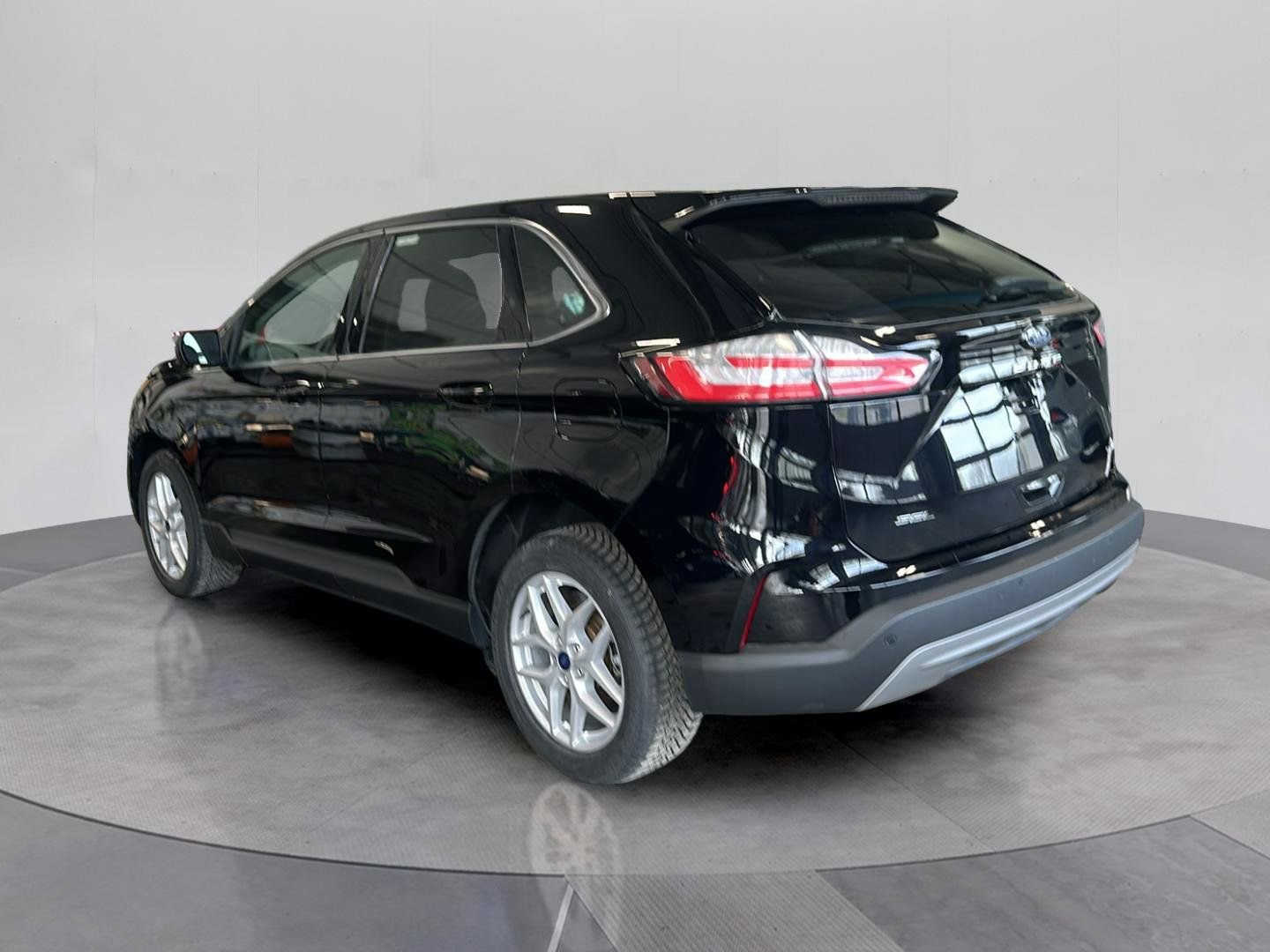Certified 2022 Ford Edge SEL image 3
