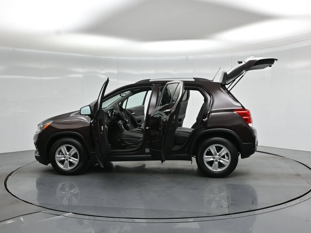 Used 2020 Chevrolet Trax LT w/ LT Convenience Package FWD image 31