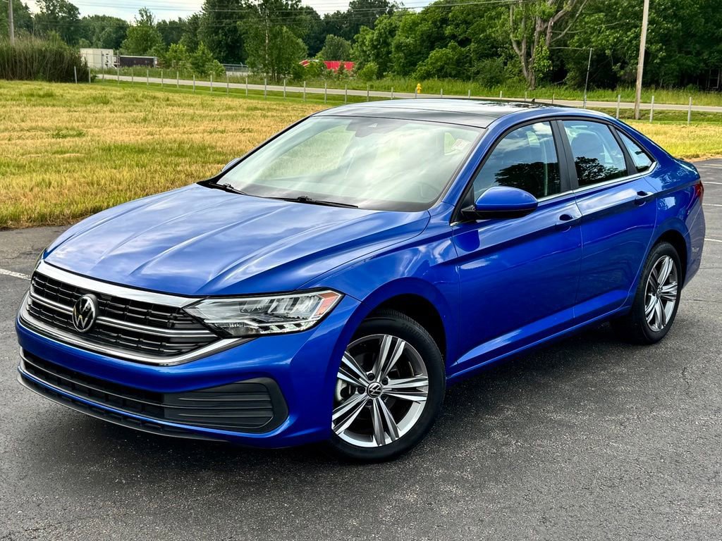 Used 2022 Volkswagen Jetta SE FWD image 2