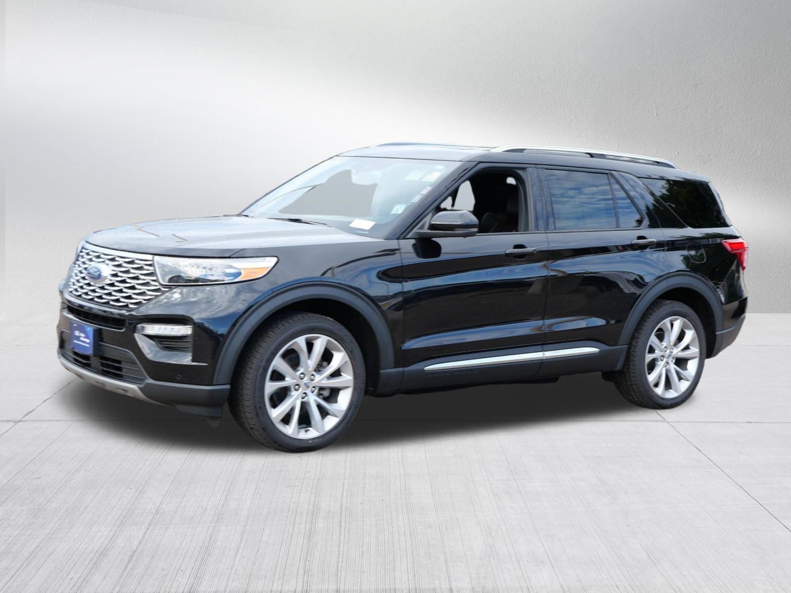 Certified 2022 Ford Explorer Platinum w/ Equipment Group 601A AWD/4WD image 3